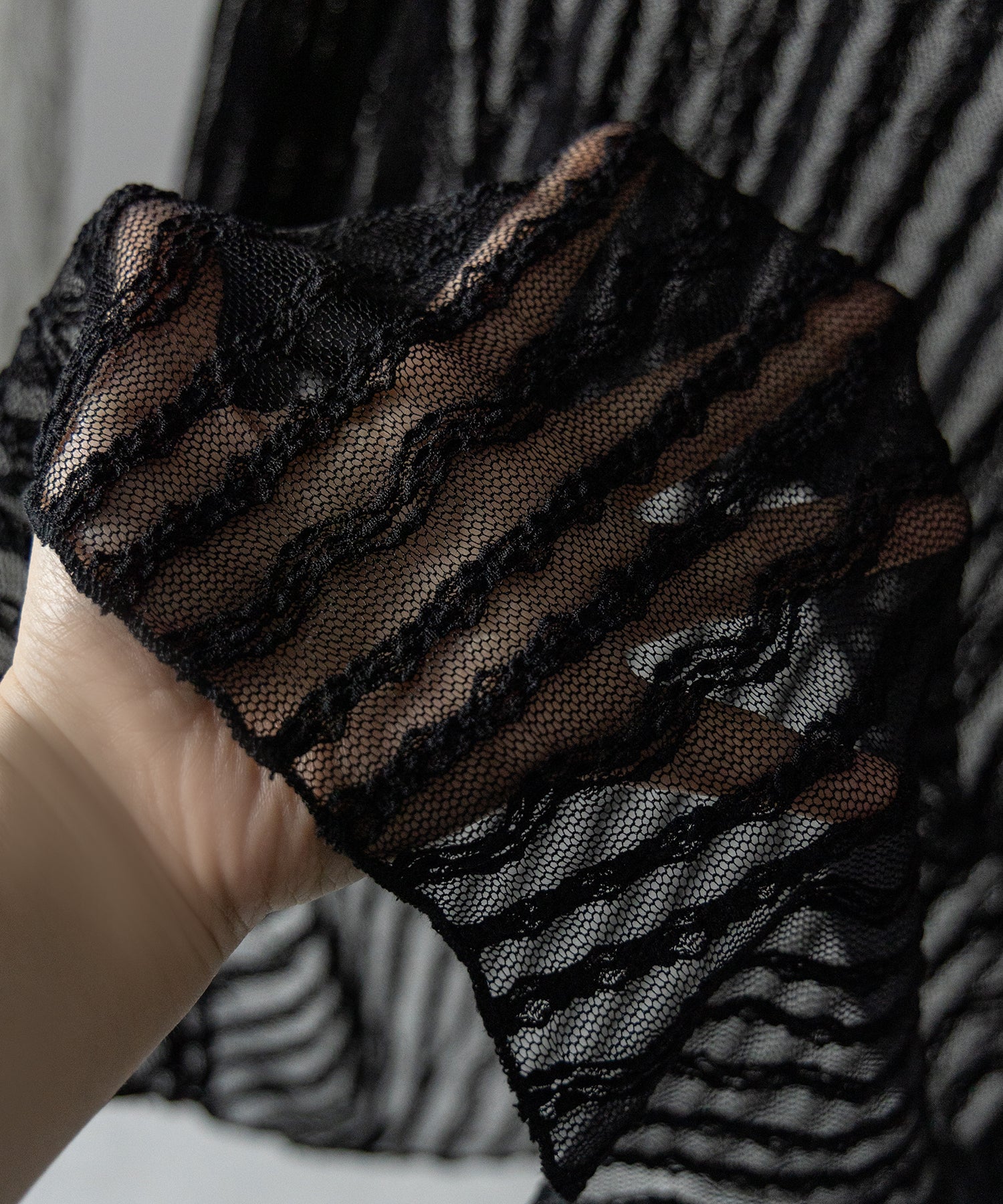 【 ２WAY 】ワンショルワイドスリーブルーズシアートップス ／ one shoulder wide sleeve loose sheer tops