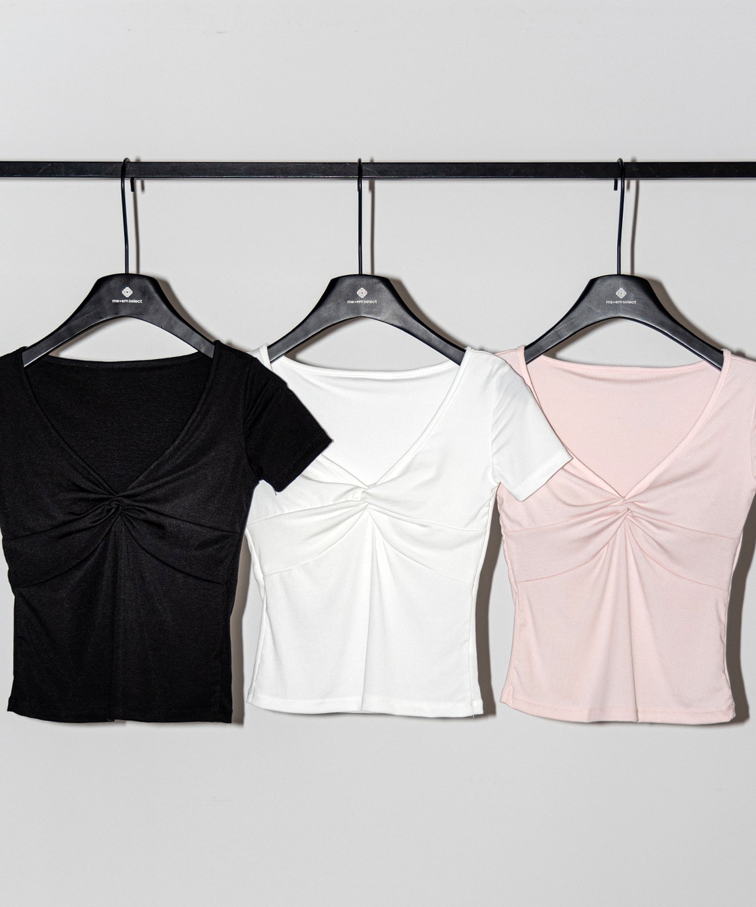 ⅤネックツイストスリムラインＴシャツ ／ V neck twist slim line T-shirts