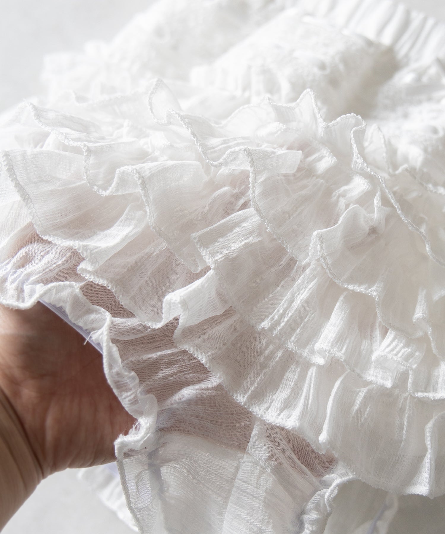 シアーフリルレースショートパンツ ／ Sheer frill lace shorts