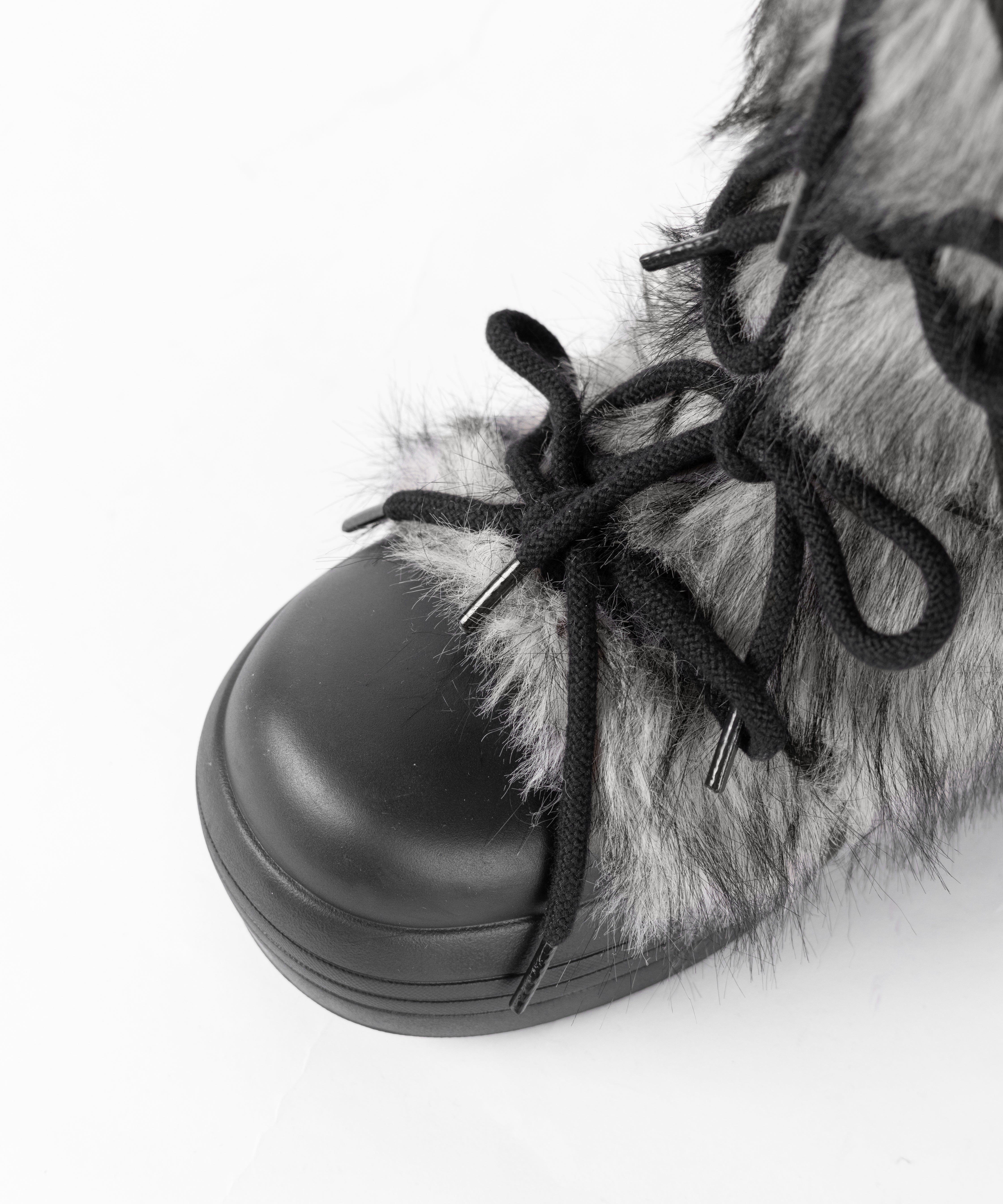 ボリュームフェイクファーレースアップロングブーツ ／ volume fake fur laceup long boots