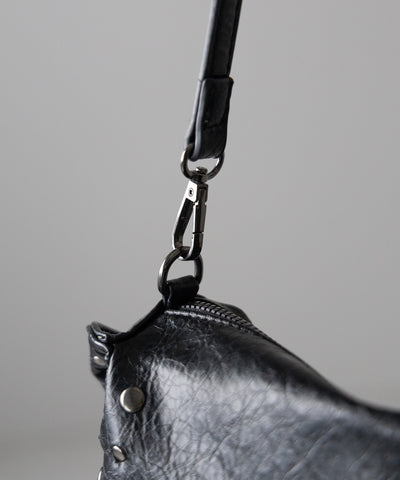 【 ２color】スタッズデザインスクエアショルダーバッグ ／ stud design square shoulder bag