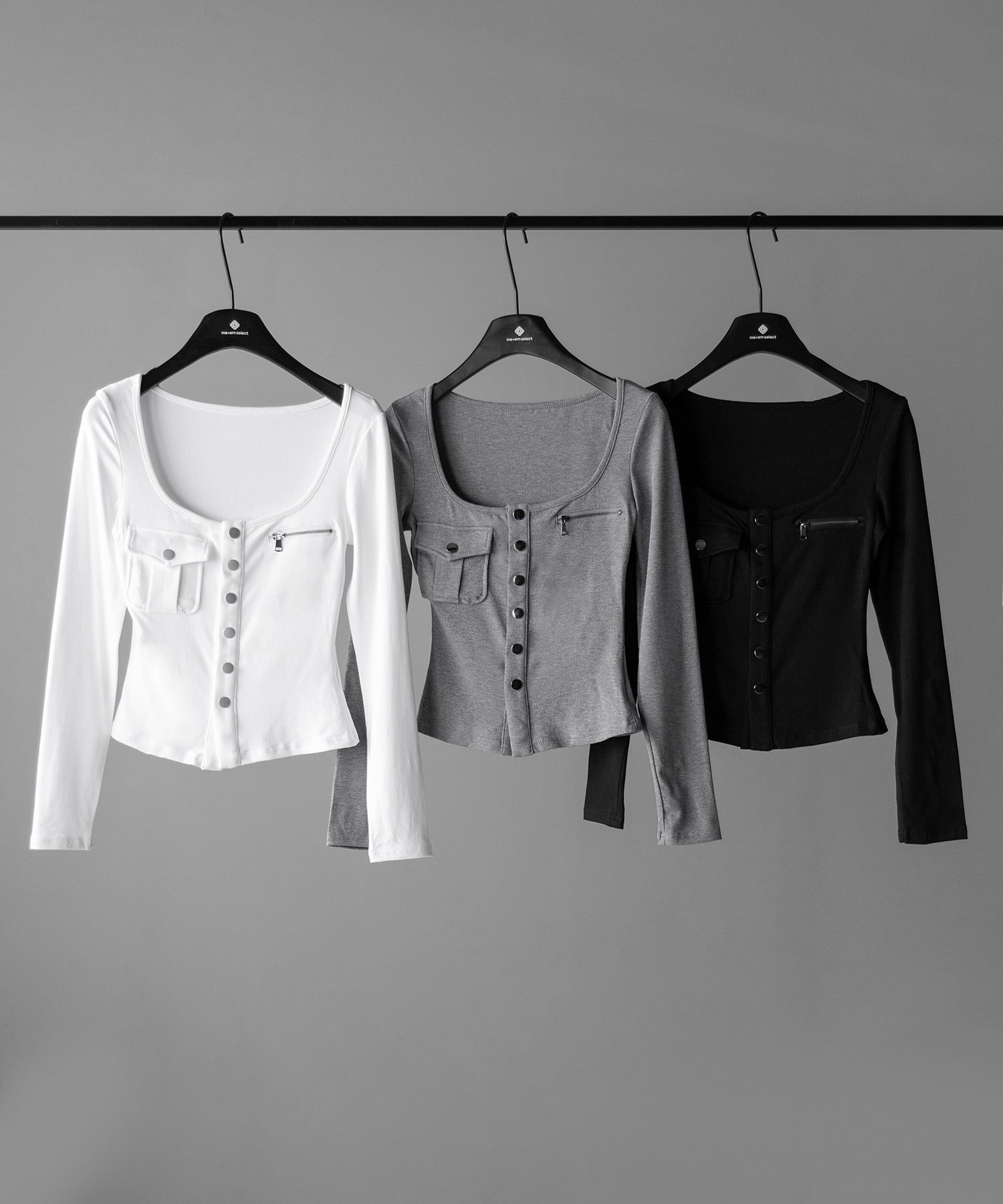 アウトポケットスクエアネック長袖スリムTシャツ ／Out pocket square neck long sleeve slim T-shirt