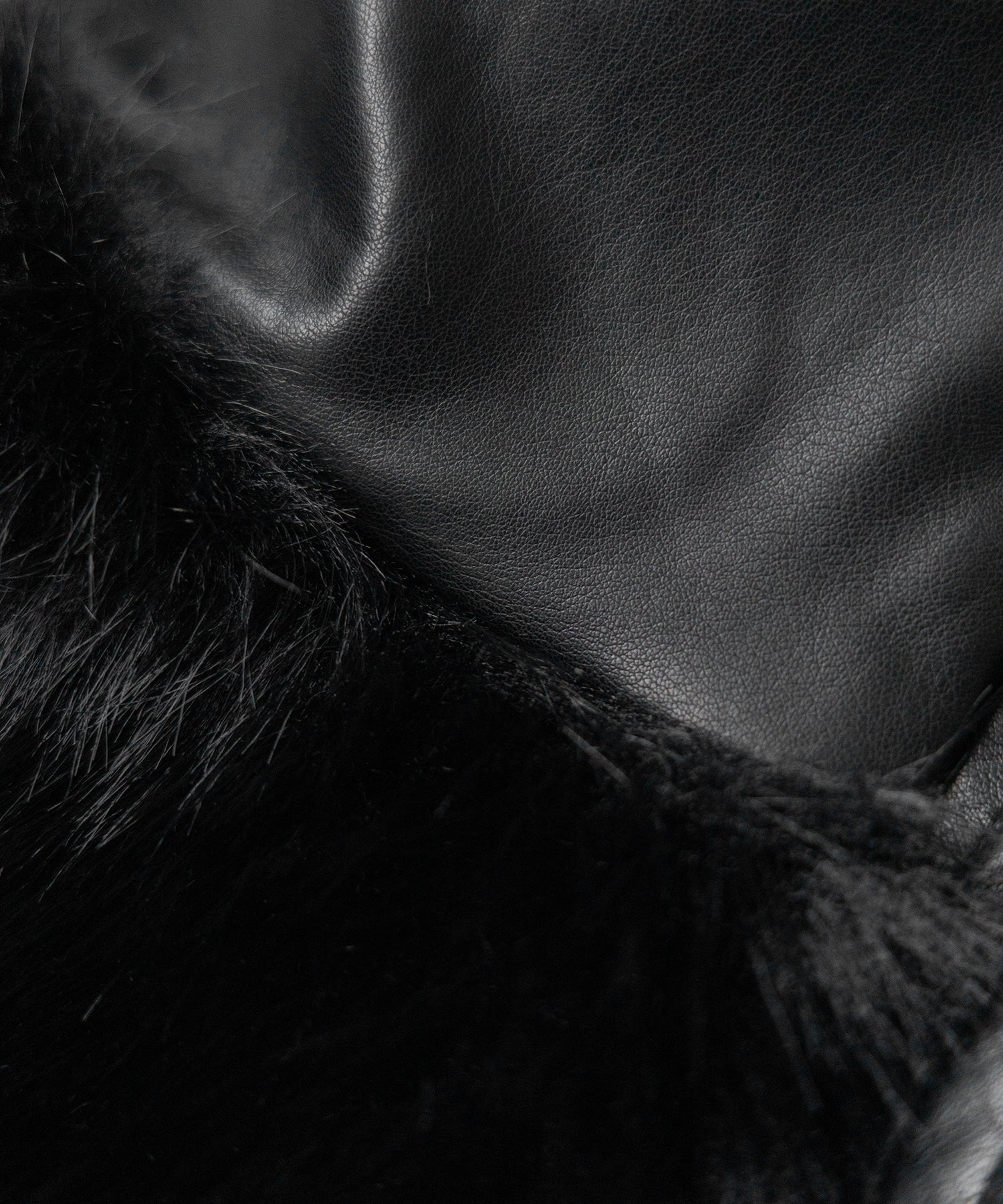 【 ２WAY 】ジップアップレザードッキングフェイクファーコート ／ zip up leather docking fake fur coat