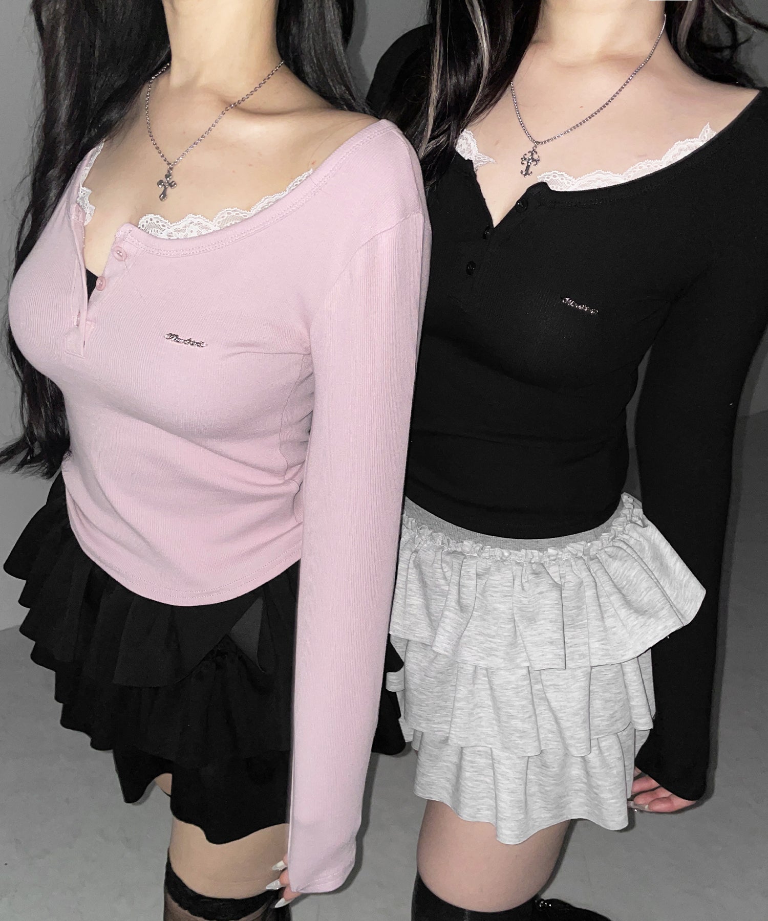 ヘンリーネックロゴプレートレースリブトップス ／　henley neck logo plate lace ribbed tops