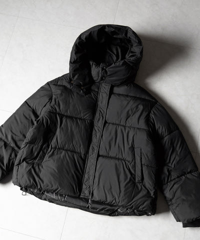 スタンドネックボリュームフーディ中綿パフジャケット ／ Stand-neck volume hooded fake down puff jacket
