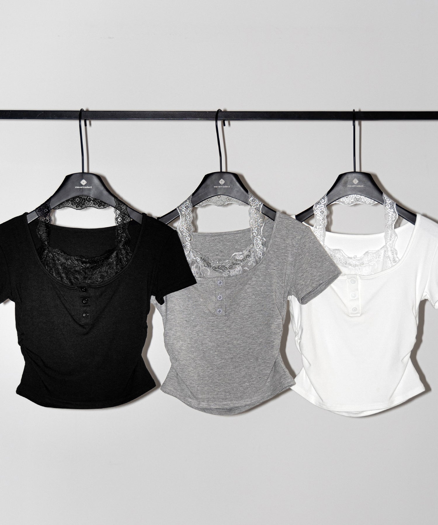レースレイヤードホルターヘンリーネック半袖Ｔシャツ ／ lace layered halter henley neck short sleeve T-shirt
