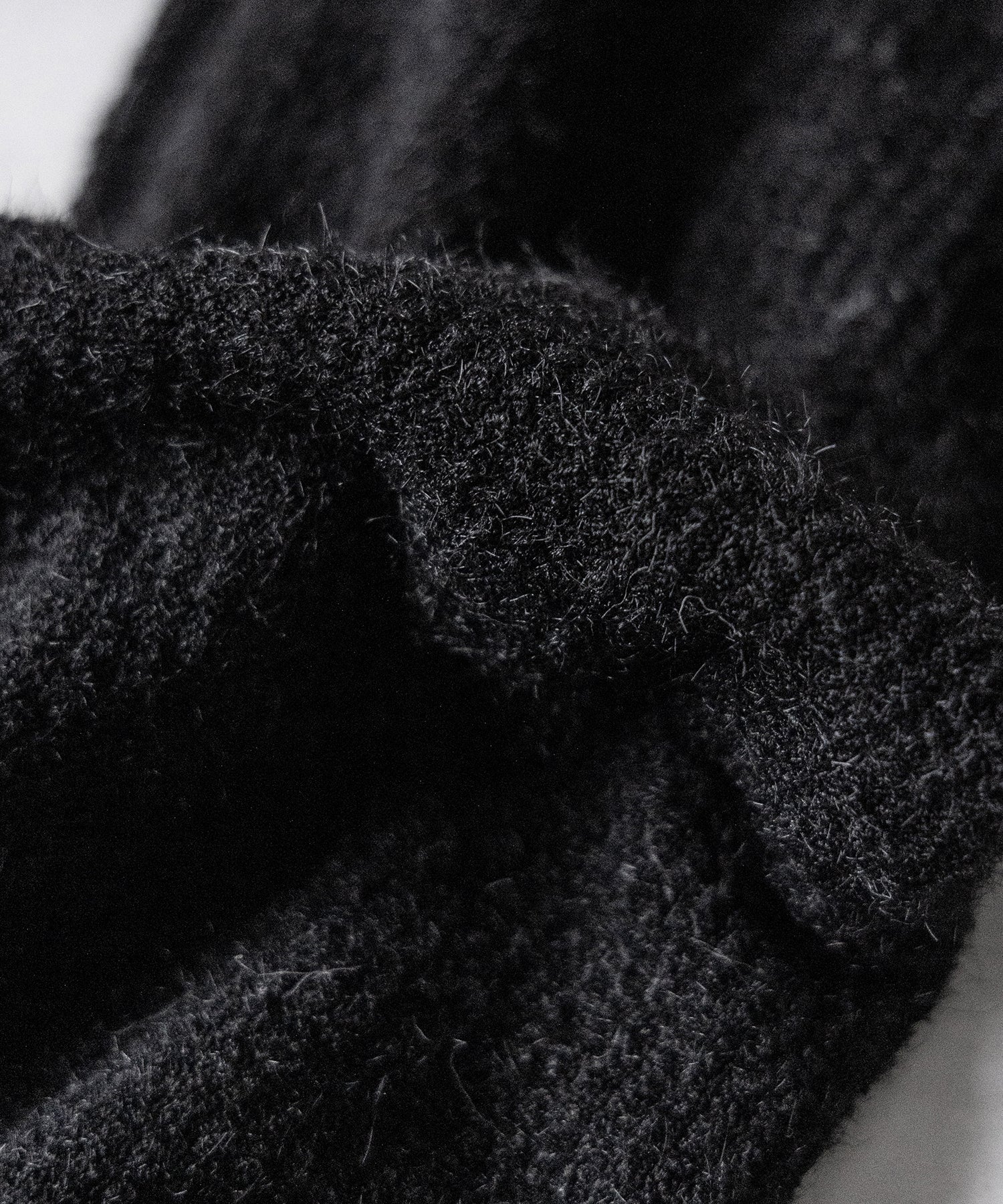 クロスストラップスクエアショートシャギーカーディガン ／ cross strap square short shaggy cardigan