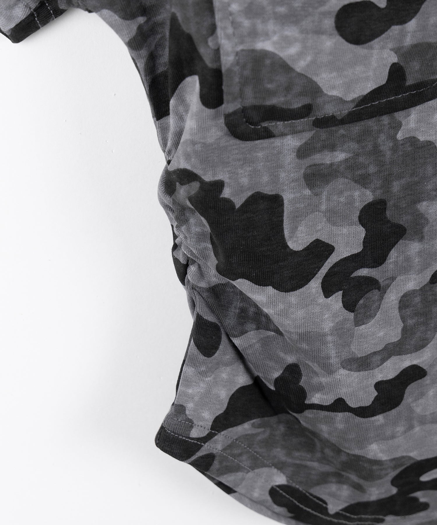 ヴィンテージカモフラアウトポケットジップ半袖Tシャツ ／ vintage camouflage out pocket zip short sleeve T-shirt
