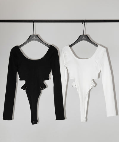 カットアウトアイレット長袖ボディスーツトップス ／ Cutout eyelet long sleeve bodysuit tops