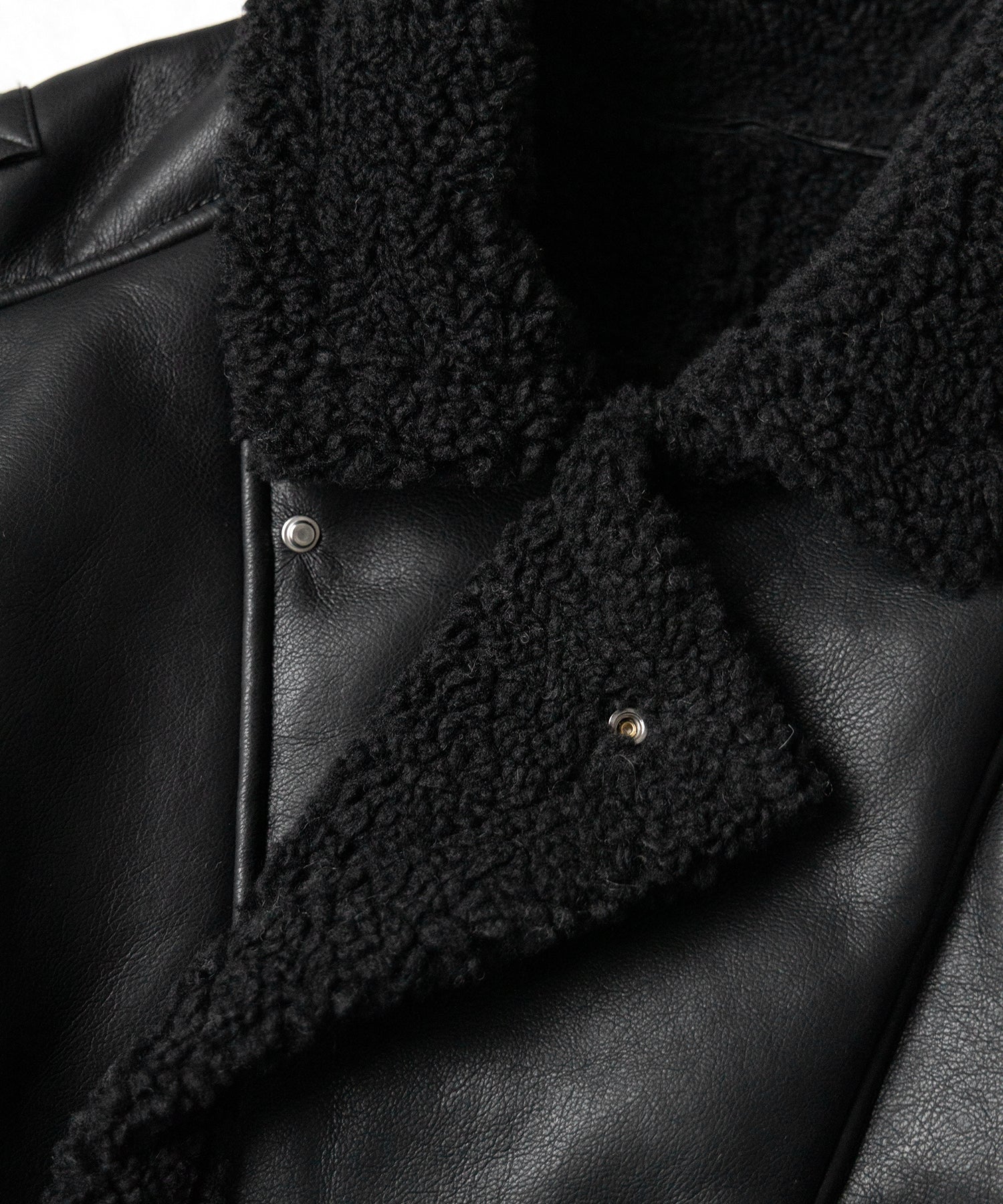 【 ２color 】フェイクレザーベルテッドボアムートンジャケット ／ fake leather belted boa mouton jacket