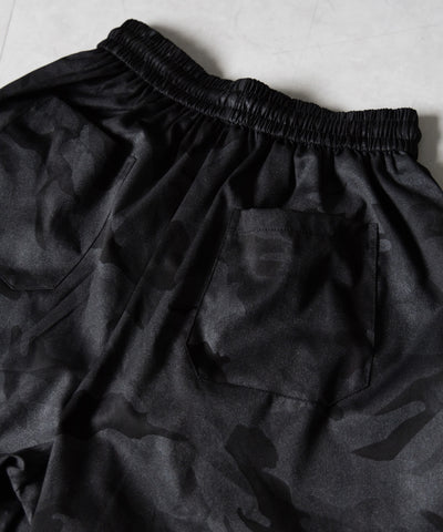 ロゴガーターカモフラタックワイドパンツ ／ logo garter camouflage tuck wide pants