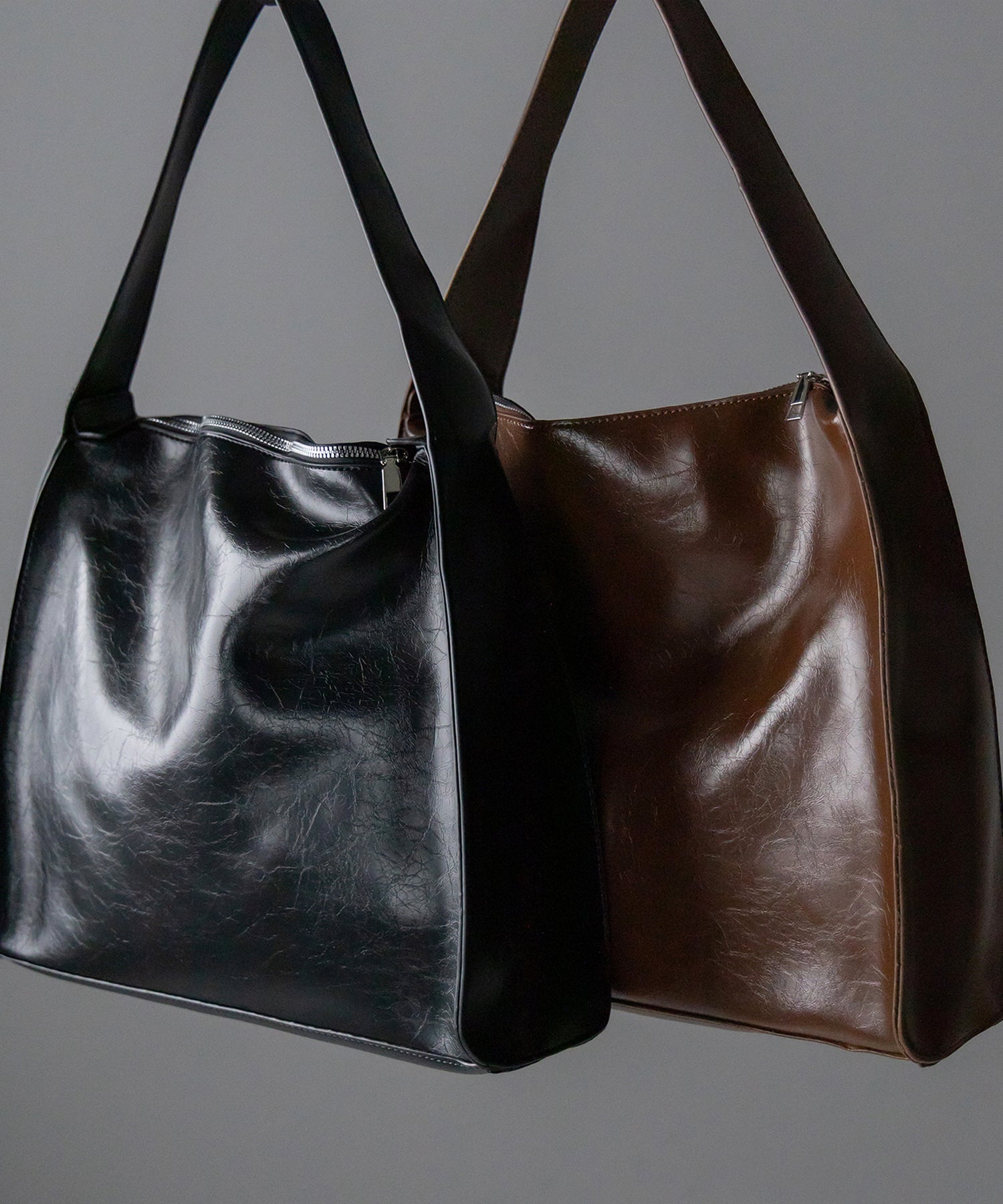 【 ２color 】ヴィンテージフェイクレザースクエアショルダーバッグ ／ vintage fake leather square shoulder bag