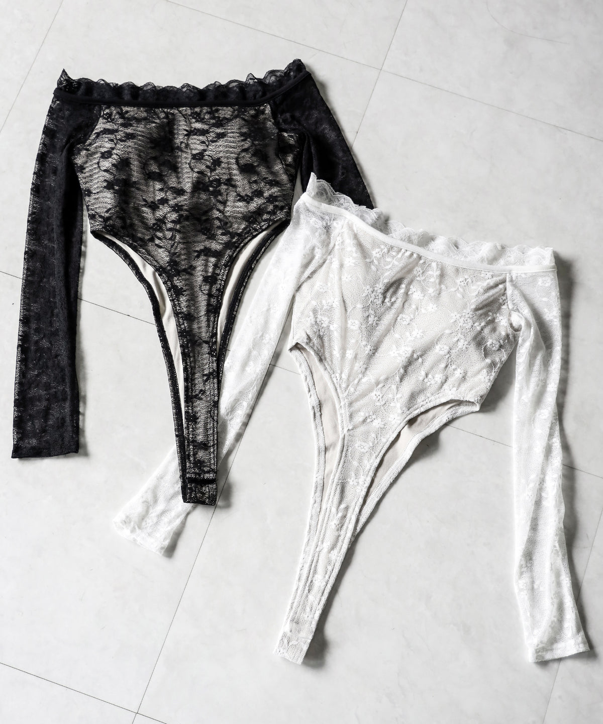 【 ２color 】フラワーレースレイヤードオフショルボディスーツトップス ／Flower lace layered off shoulder bodysuit tops