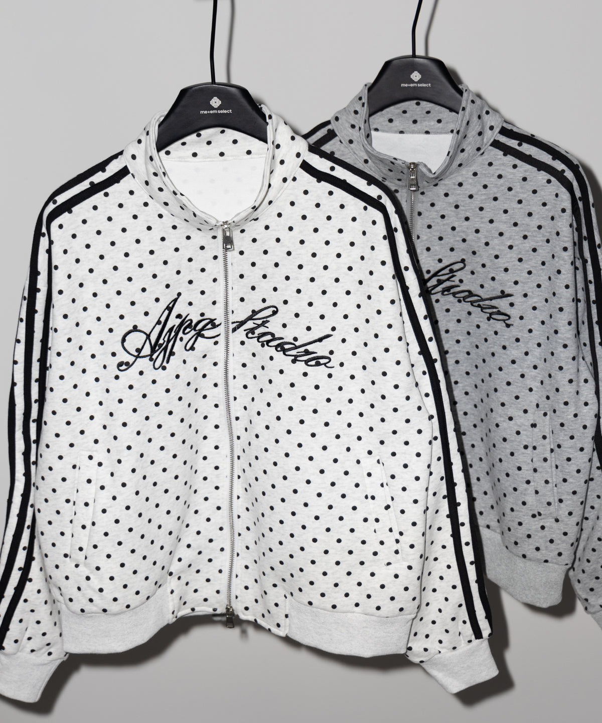 レタリングロゴ刺繍ドットラインオーバースウェットブルゾン ／ lettering logo embroidery dot line over sweat blouson