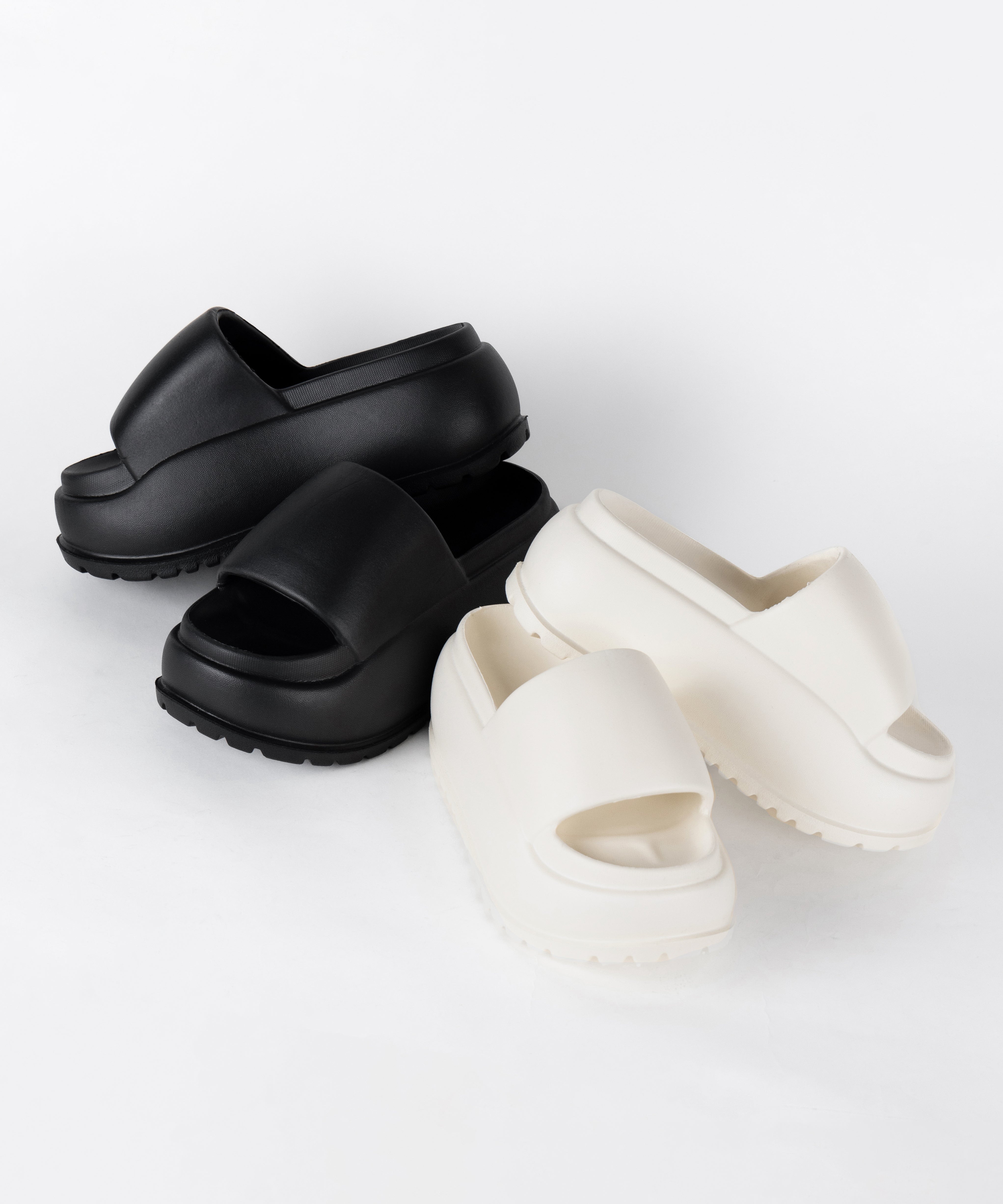 厚底ボリュームソールパフィースライドサンダル／platform volume sole puffy slide sandals