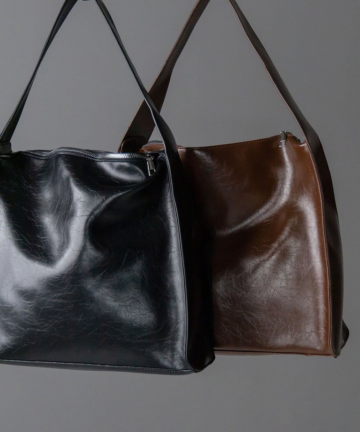 【 ２color 】ヴィンテージフェイクレザースクエアショルダーバッグ ／ vintage fake leather square shoulder bag