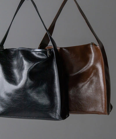 【 ２color 】ヴィンテージフェイクレザースクエアショルダーバッグ ／ vintage fake leather square shoulder bag