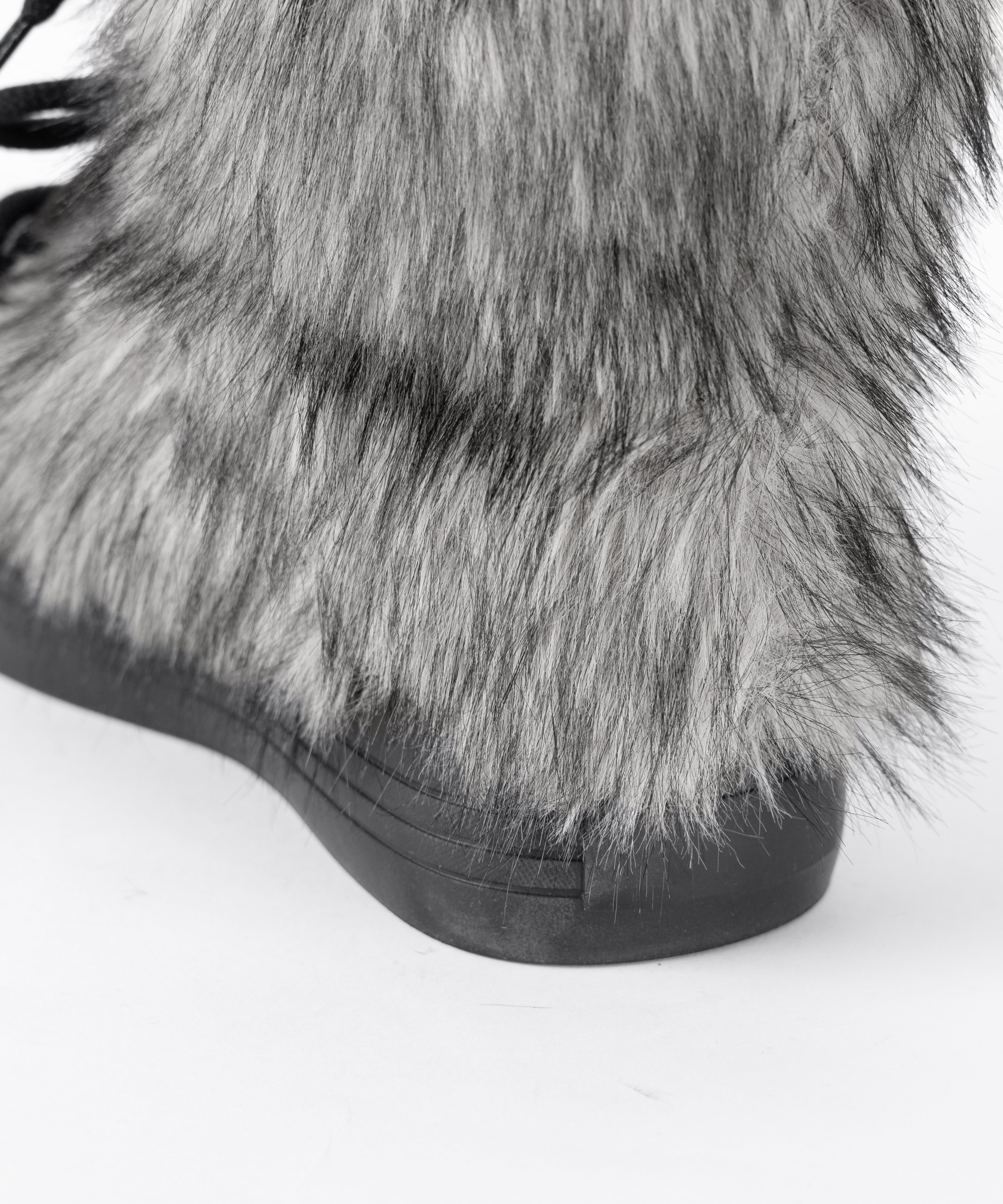 ボリュームフェイクファーレースアップロングブーツ ／ volume fake fur laceup long boots