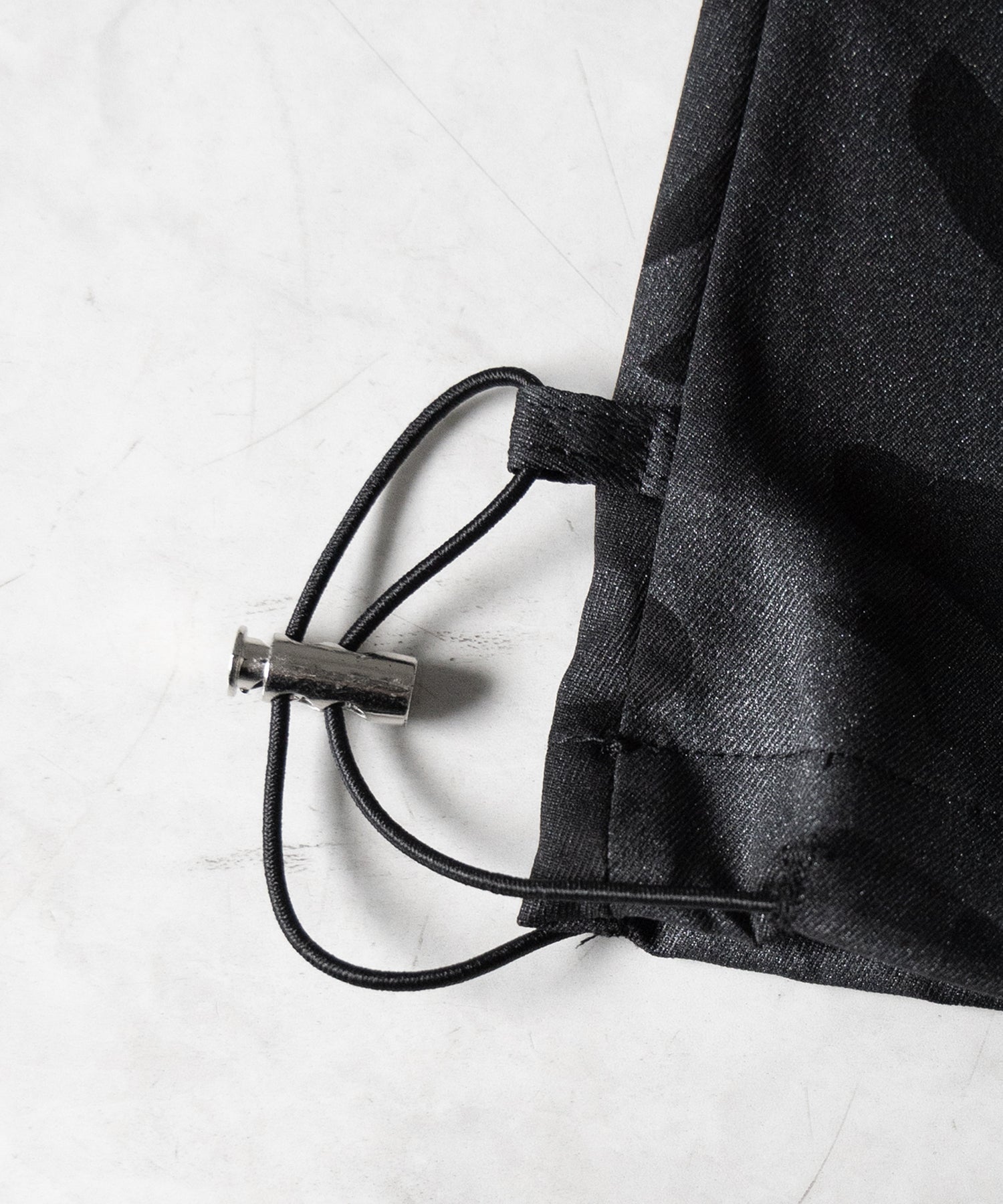 ロゴガーターカモフラタックワイドパンツ ／ logo garter camouflage tuck wide pants
