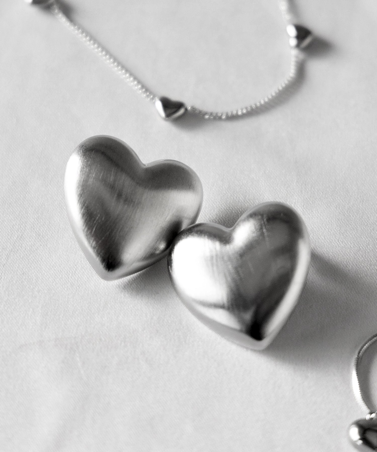 ボリュームシルバーハートピアス ／ VOLUME SILVER HEART PIERCE