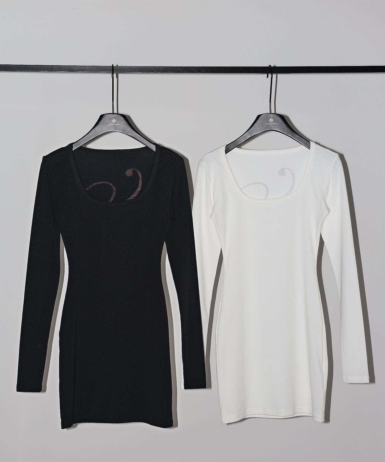 レタリングバックロゴスクエアタイトミニワンピース ／ lettering back logo square tight mini onepiece